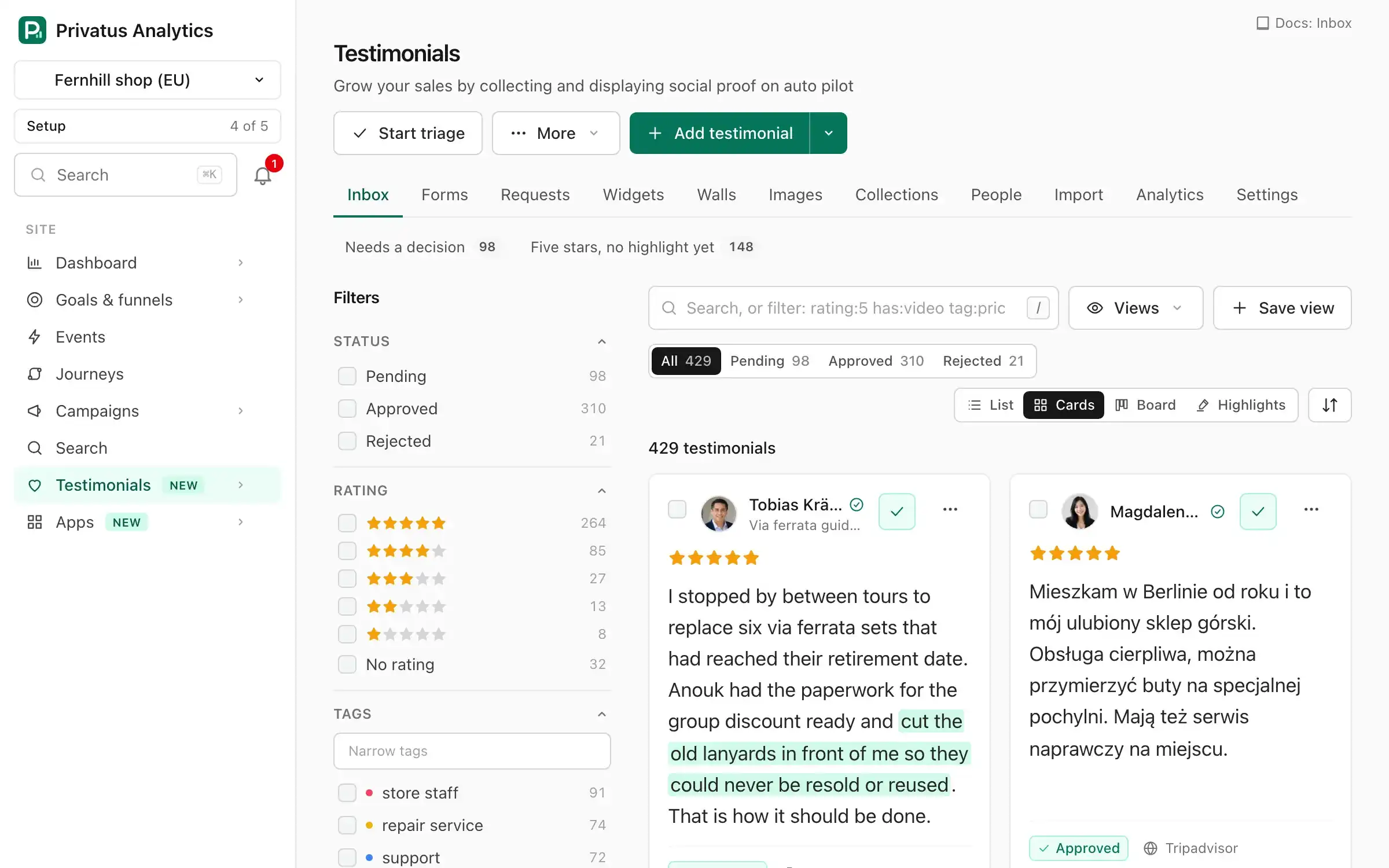 L'Inbox delle Testimonianze di un negozio, con filtri per stato, valutazione e tag a sinistra, una casella di ricerca e card di testimonianze con valutazioni a stelle e una frase evidenziata.
