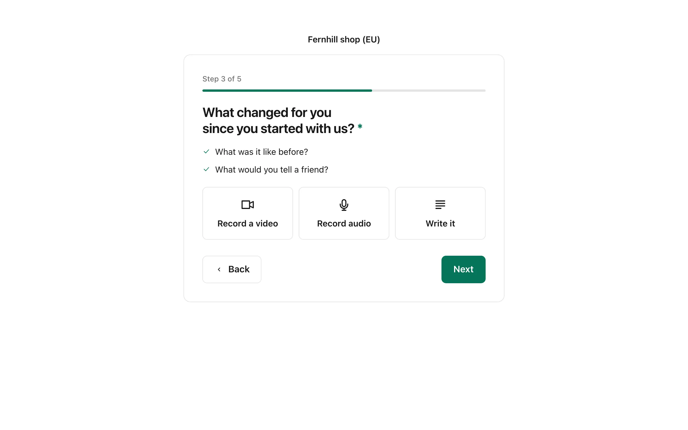 Un modulo di testimonianza come lo vede un cliente, al passaggio 3 di 5, che chiede cosa è cambiato per lui, con pulsanti per registrare un video, registrare un audio o scrivere.