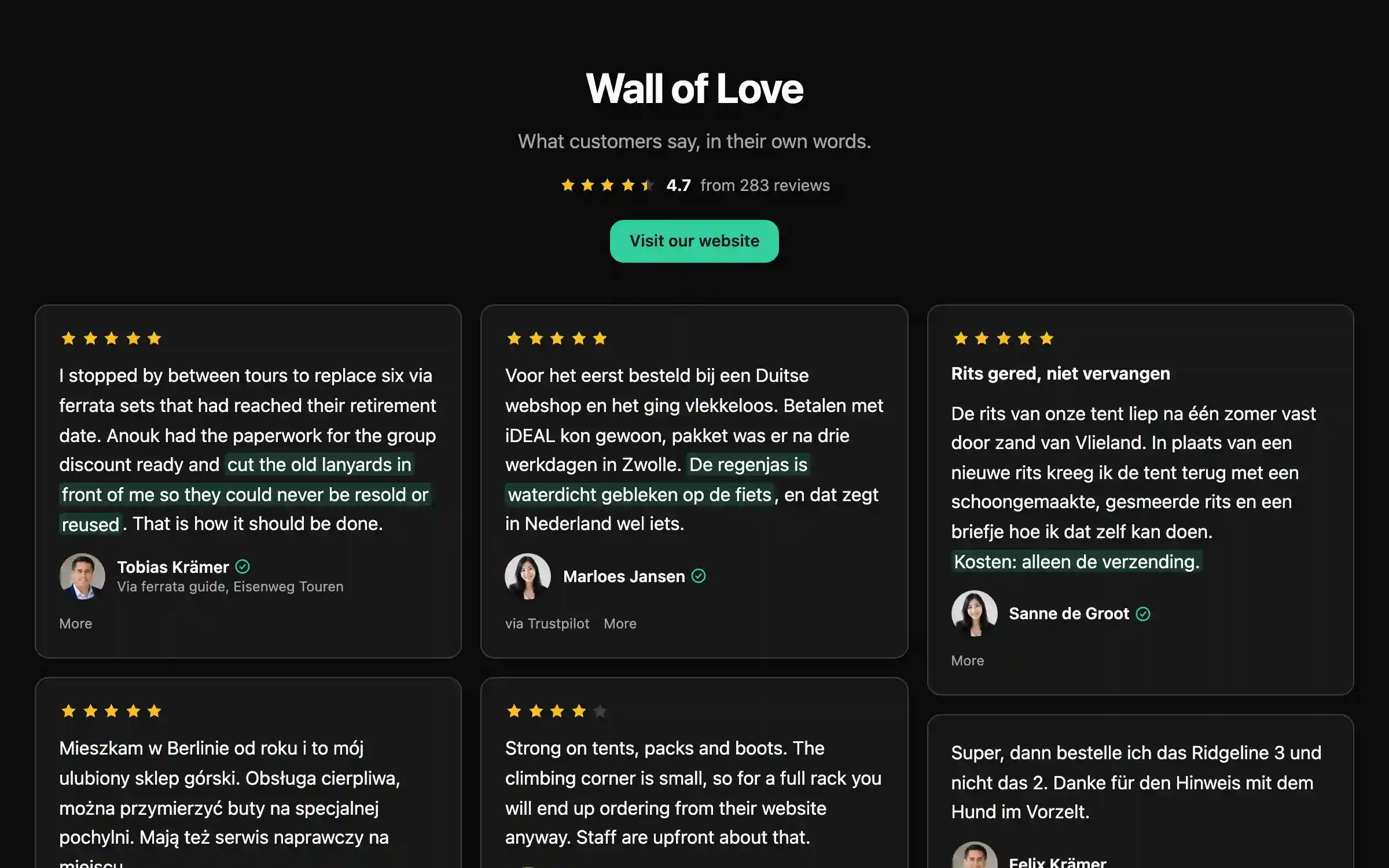 Una pagina Wall of Love ospitata con un titolo, una valutazione media di 283 recensioni, un pulsante per il sito web del negozio e tre colonne di testimonianze con frasi evidenziate.